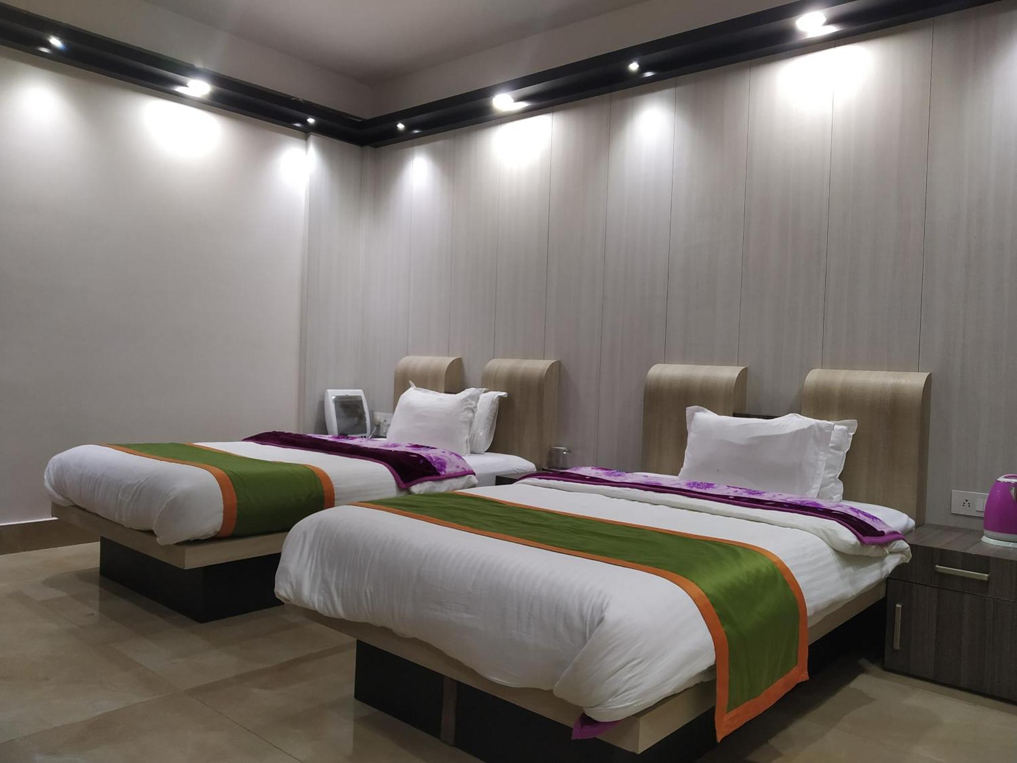 Hāpoli Ziro Palace Inn - A Boutique Hotel מראה חיצוני תמונה