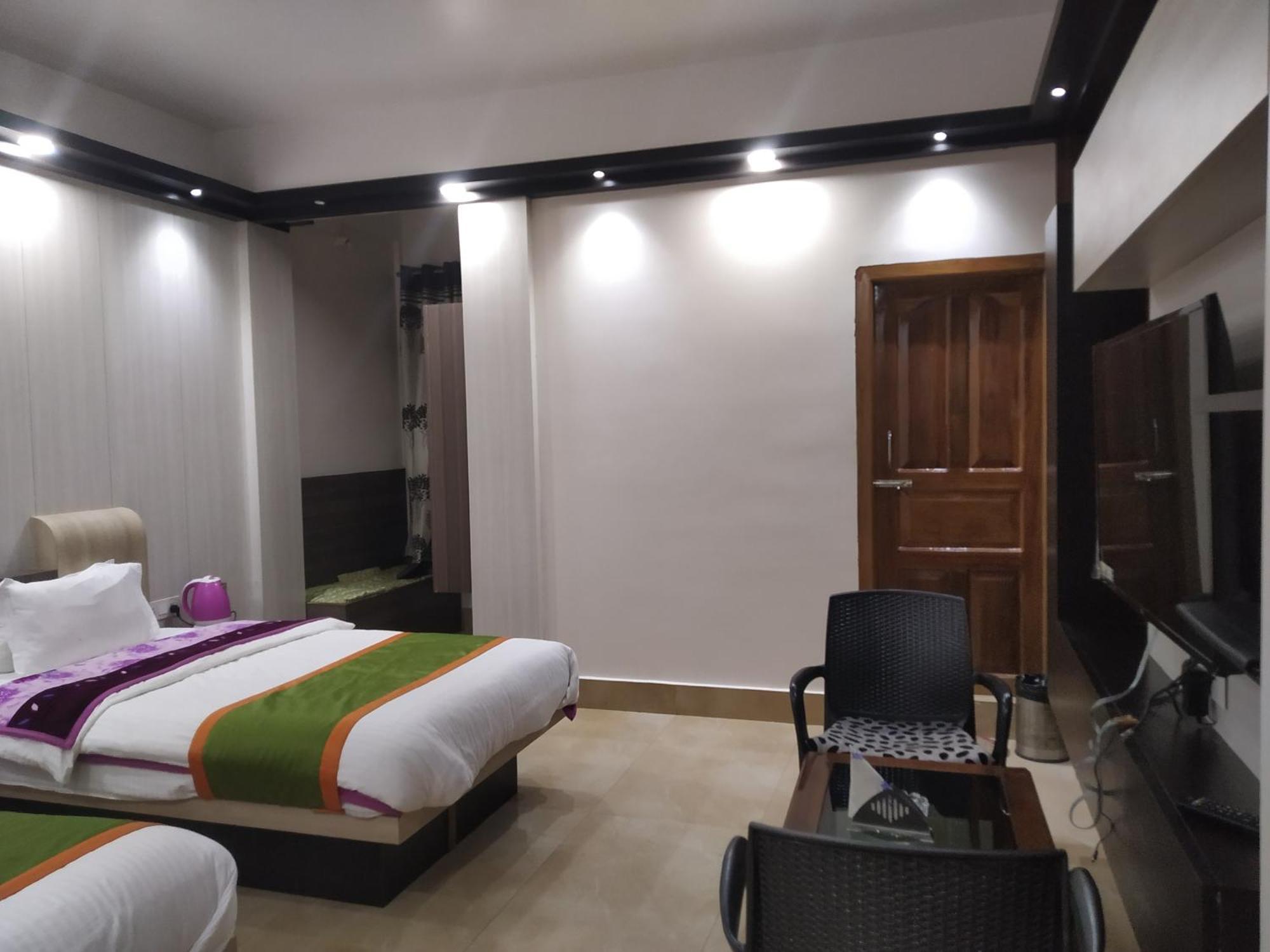 Hāpoli Ziro Palace Inn - A Boutique Hotel מראה חיצוני תמונה